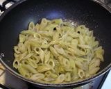 ピリ辛 フキと鶏もも肉の甘みそ炒め♪作り方5写真