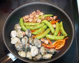 あさりとスナップえんどうのベーコンソテー作り方3写真