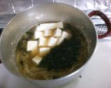 簡単節約！もやしとワカメ豆腐の中華スープ作り方3写真
