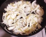 フライパンで鶏肉と玉ねぎの生姜炒め煮作り方1写真