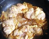 フライパンで鶏肉と玉ねぎの生姜炒め煮作り方4写真