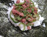 コンビーフとピーマン炒めのおにぎらず♪作り方2写真