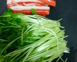 蒸し鶏カニカマ、カイワレのわさびマヨ和え作り方2写真