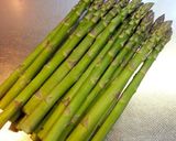 グリーンアスパラの鶏つくねロール卵黄添え作り方1写真