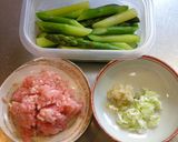 グリーンアスパラの鶏つくねロール卵黄添え作り方2写真