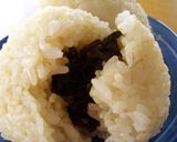 △塩昆布とごま油のおにぎり△作り方3写真