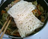 ランチに簡単♪焼きうどん！ソース焼そば風作り方4写真