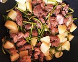 豚肉とニンニクの芽、新ジャガの味噌炒め作り方7写真