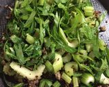 セロリと豚挽肉の塩麹炒め作り方3写真