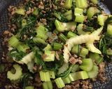 セロリと豚挽肉の塩麹炒め作り方5写真