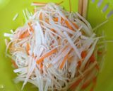 素麺の残り発見！紅白サラダ〜♪作り方2写真