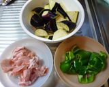 なす豚肉の味噌とウスターソースの甘辛炒め作り方1写真