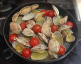 スープも絶品*あさりとトマトの白ワイン蒸作り方8写真