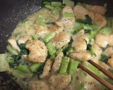 簡単！鶏ムネ肉と小松菜の味噌マヨ炒め作り方6写真