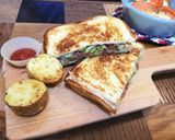 朝食やランチに♡コンビーフのホットサンド作り方4写真