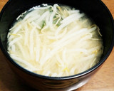 わが家のもやしとワカメのお味噌汁♡作り方2写真