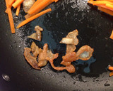 味付け簡単♪鶏皮でコクうま人参炒め！作り方5写真