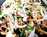 サッと炒めてチャプチェ皿うどん♪作り方3写真