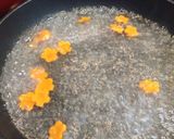 揚げじゃがで風味アップ！肉なしじゃが煮作り方4写真