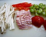 ヘルシー！そら豆のベーコントマト炒め作り方1写真