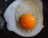 やってみて！ふっくらおいしい☆目玉焼き☆作り方4写真