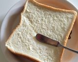 バターを染み込ませる♪簡単塩パン♪作り方1写真