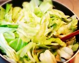 ☆キャベツとちくわのガリバタ醤油炒め☆作り方3写真