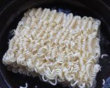 鉄鍋ラーメン（インスタントラーメン）作り方4写真