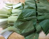 簡単！朝食 チンゲン菜と舞茸の お吸い物作り方1写真