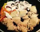 簡単！鶏とイカの豆板醤炒め作り方1写真