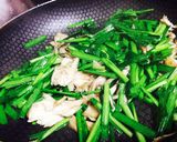 副菜 簡単 舞茸の旨味ニラ玉作り方2写真