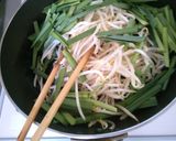 ランチ♪もやしとニラのオイスター焼うどん作り方2写真