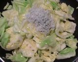 しらすキャベツオリーブ油炒めで塩ラーメン作り方3写真