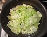 超簡単で美味しい！塩餃子鍋【もつ鍋風】作り方2写真