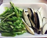 副菜に♪ナスとピーマンの豆苗ツナ炒め作り方1写真