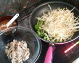 豚こまともやしのピリ辛味噌炒め☆作り方3写真