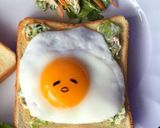ぐでたま目玉焼き＊食パンでオープンサンド作り方2写真