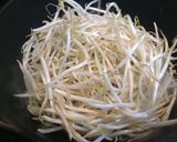 豚こま切れとにらともやしの手作り春巻作り方1写真