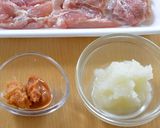 鶏もも肉のおろし玉ねぎみそ漬け焼き♪作り方1写真