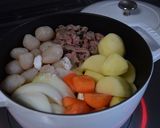 ストウブで無水肉じゃが作り方2写真