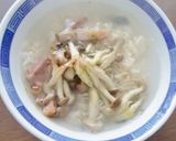 しめじベーコンにスープで味付け塩ラーメン作り方3写真