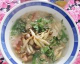 しめじベーコンにスープで味付け塩ラーメン作り方4写真