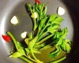 タラの芽とチキンの柚胡椒のスープ作り方6写真