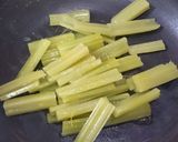 ふきのアンチョビ炒め。作り方1写真