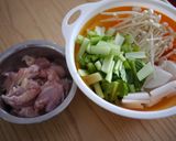 せんべい汁風☆鶏もも肉の具だくさんスープ作り方1写真