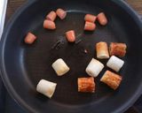 お弁当にピンクのお花❤焼ちくわウインナー作り方4写真