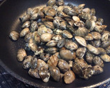 スープたっぷり！あさりのバター酒蒸し作り方1写真