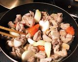 鳥肉と人参や大根の煮物作り方3写真