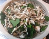 ほうれん草、舞茸、ベーコンのガリバタ炒め作り方1写真