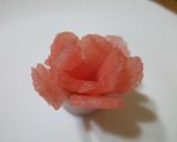 飾り切り・型抜きで簡単！スイカのバラの花作り方3写真